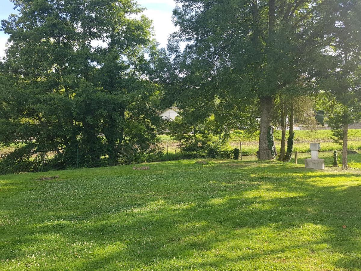 Hôtel Camping Les Roulottes du Bazois à Châtillon-en-Bazois Extérieur photo